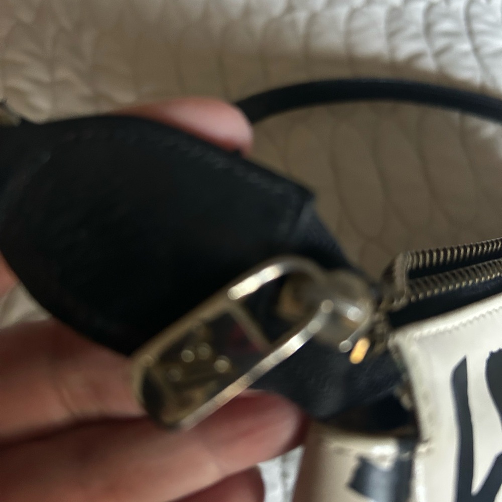 Graffiti Black and White pochette Bag - Picture 4 of 9
